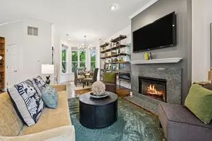 2477 W Montrose Ave, Chicago, IL 60618 - Photo 9
