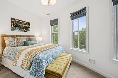 2477 W Montrose Avenue, Chicago, IL 60618 - Photo 23