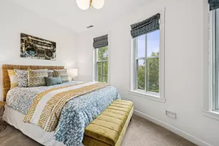 2477 W Montrose Ave, Chicago, IL 60618 - Photo 23