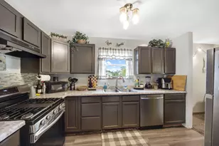 709 Carlisle Dr, Woodstock, IL 60098 - Photo 5