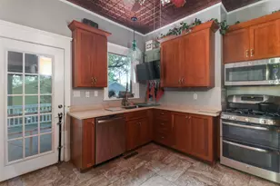 903 E Jefferson St, Bloomington, IL 61701 - Photo 25