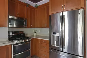 903 E Jefferson St, Bloomington, IL 61701 - Photo 23