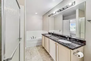 1686 Buckingham Dr, Des Plaines, IL 60016 - Photo 21