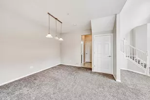 1686 Buckingham Dr, Des Plaines, IL 60016 - Photo 7