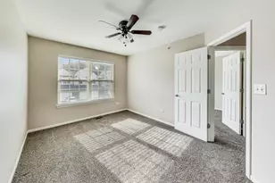 1686 Buckingham Dr, Des Plaines, IL 60016 - Photo 23