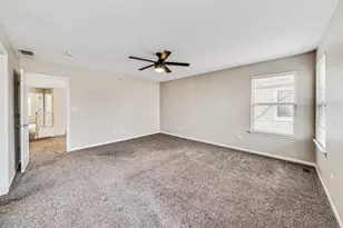 1686 Buckingham Dr, Des Plaines, IL 60016 - Photo 17
