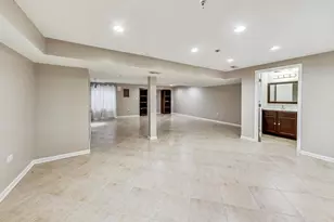 1686 Buckingham Dr, Des Plaines, IL 60016 - Photo 31