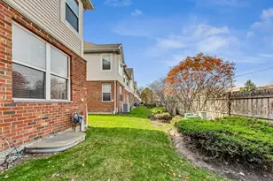 1686 Buckingham Dr, Des Plaines, IL 60016 - Photo 41