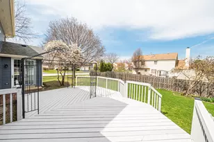 1404 Halifax Dr, Mundelein, IL 60060 - Photo 57