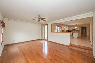 1404 Halifax Dr, Mundelein, IL 60060 - Photo 9