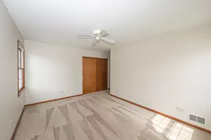 1404 Halifax Dr, Mundelein, IL 60060 - Photo 35