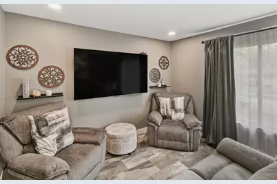 383 Park Avenue, Wheeling, IL 60090 - Photo 7
