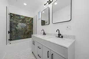 939 N Harding Ave, Chicago, IL 60651 - Photo 17