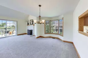 1049 Plantain Ct, Crystal Lake, IL 60014 - Photo 9
