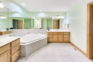 1049 Plantain Ct, Crystal Lake, IL 60014 - Photo 13