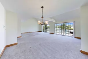 1049 Plantain Ct, Crystal Lake, IL 60014 - Photo 7