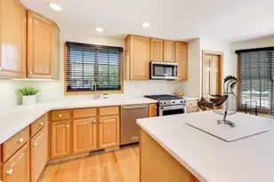 1049 Plantain Ct, Crystal Lake, IL 60014 - Photo 5