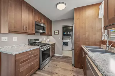 902 W Stonemill Avenue, Addison, IL 60101 - Photo 9