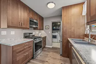 902 W Stonemill Ave, Addison, IL 60101 - Photo 9