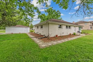 902 W Stonemill Ave, Addison, IL 60101 - Photo 3