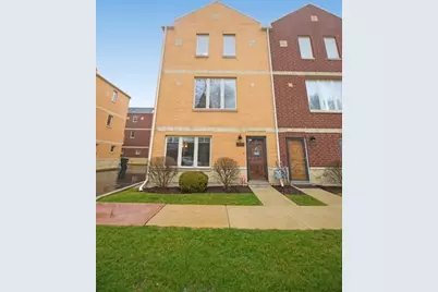 8900 31st Street #18, Brookfield, IL 60513 - Photo 1
