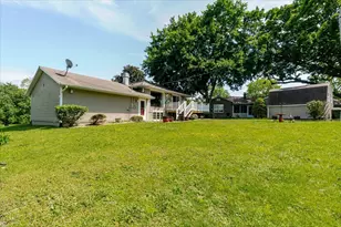 907 S Quincy St, Clifton, IL 61727 - Photo 37