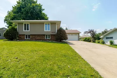 907 S Quincy Street, Clifton, IL 61727 - Photo 1