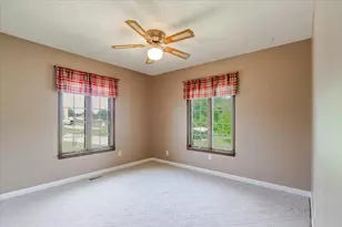 907 S Quincy St, Clifton, IL 61727 - Photo 17