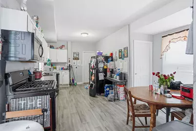 327 E 11th Street, Davenport, IA 52803 - Photo 7