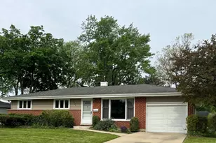 1520 N Fernandez Pl, Arlington Heights, IL 60004 - Photo 1
