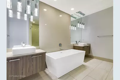 1617 W Grand Avenue #2W, Chicago, IL 60622 - Photo 7