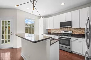 2021 Dauntless Dr, Glenview, IL 60026 - Photo 13