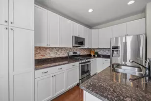 2021 Dauntless Dr, Glenview, IL 60026 - Photo 11