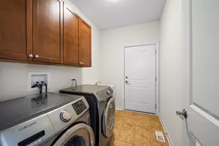 2021 Dauntless Dr, Glenview, IL 60026 - Photo 17