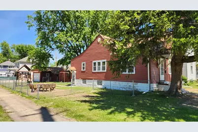 562 7 Avenue S, Clinton, IA 52732 - Photo 3