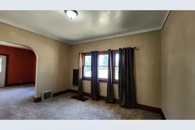562 7 Avenue S, Clinton, IA 52732 - Photo 9