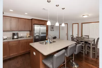 240 E Franklin Street #204, Eldridge, IA 52748 - Photo 3