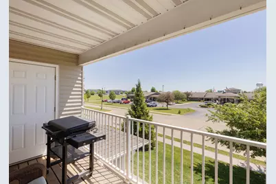240 E Franklin Street #204, Eldridge, IA 52748 - Photo 15