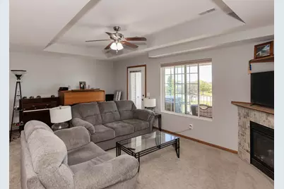 240 E Franklin Street #204, Eldridge, IA 52748 - Photo 7