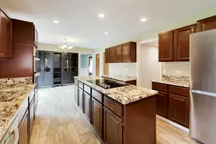 825 W Dorset Ave, Palatine, IL 60067 - Photo 7