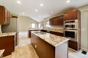 825 W Dorset Ave, Palatine, IL 60067 - Photo 5