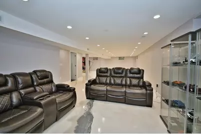 7135 Laramie Avenue, Skokie, IL 60077 - Photo 31