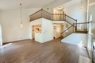 801 N Shady Oaks Dr, Elgin, IL 60120 - Photo 3