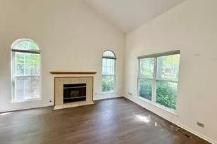 801 N Shady Oaks Dr, Elgin, IL 60120 - Photo 9