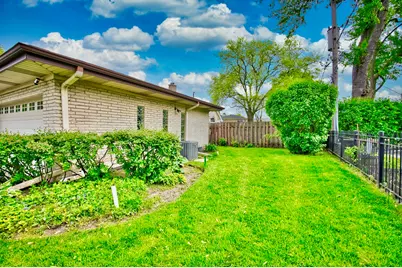4351 W Chase Avenue, Lincolnwood, IL 60712 - Photo 23