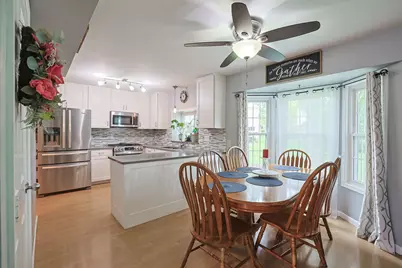 830 Hawk Lane, Carol Stream, IL 60188 - Photo 5