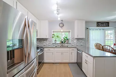 830 Hawk Lane, Carol Stream, IL 60188 - Photo 7