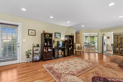 1230 S Wellington Court, Buffalo Grove, IL 60089 - Photo 5