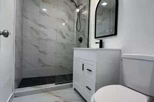 2401 W Balmoral Ave, Chicago, IL 60625 - Photo 11