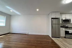 2401 W Balmoral Ave, Chicago, IL 60625 - Photo 9